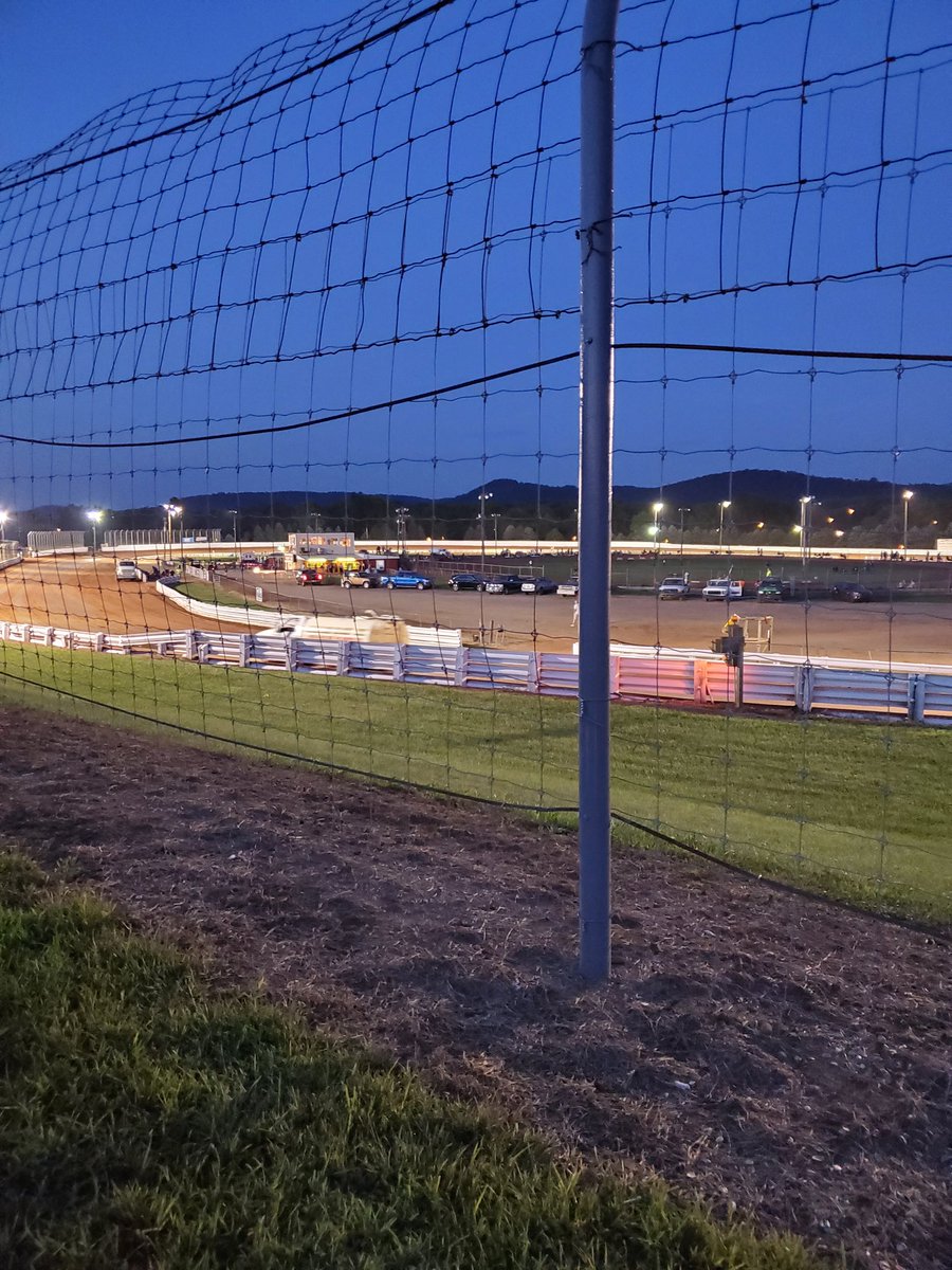 ChadHoy's tweet photo. @RaceSelinsgrove Turn One as usual
#tweetyourseat https://t.co/4BenNNSIJ4