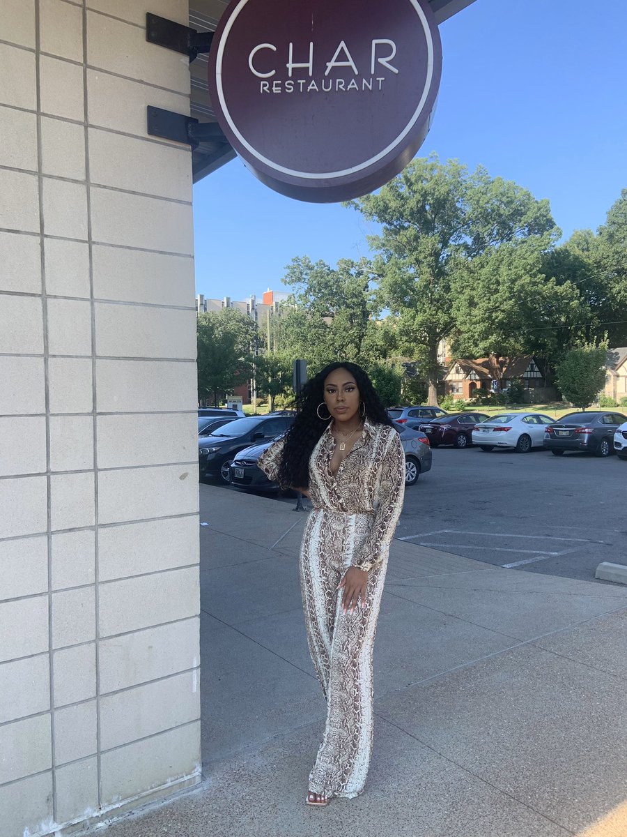 takiaaa___'s tweet photo. I turned 21 today. 🥂 https://t.co/BuUS5Qz4qL