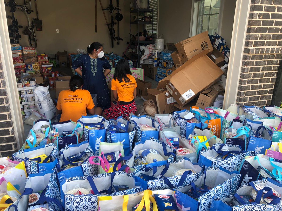 HSSUSAGeorgia's tweet photo. Yesterday, our volunteers packed 25 lb 215 grocery bags. Today, Sewa International &amp; HSS Volunteers along with ITServ drove 3 1/5 hour drive one way to Albany, Ga in delivering around 5,500 pound of groceries to needy families. Our volunteers also served fruits and snacks. https://t.co/UCSIuuHaaS