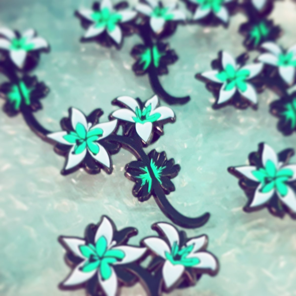 heartflowerAU's tweet image. 🌸 ANNOUNCEMENT 🌸 Pin sale is starting tomorrow! 🥳 I couldn't decide between discount or seconds sale so I'll do both:

First the summer sale with a whooping 40% discount on all current pins in my shop will start August 11th @ 10am aest 👈 LINK IN BIO! 💗

#enamelpins #pinsale