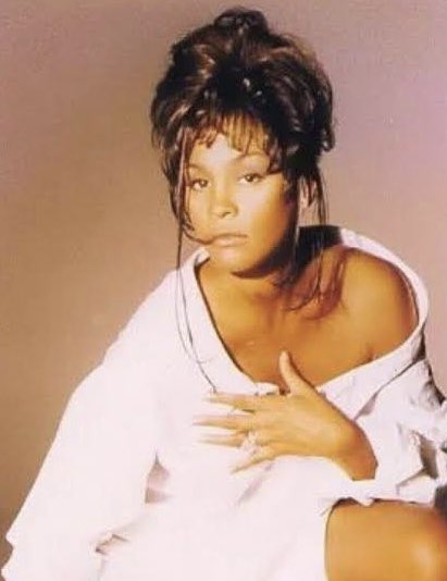 PopMomento's tweet photo. TOP MELHORES CANTORES #MomentoTop50

7 • Whitney Houston https://t.co/T2cCvveOeg