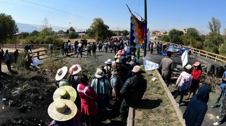 LosTiemposBol's tweet photo. [EN IMÁGENES]
Cochabamba vivió una jornada de bloqueos, movilizaciones y enfrentamientos
📸 Carlos López –LT
https://t.co/xCvEHVRQ9y https://t.co/szaKEfBQsv