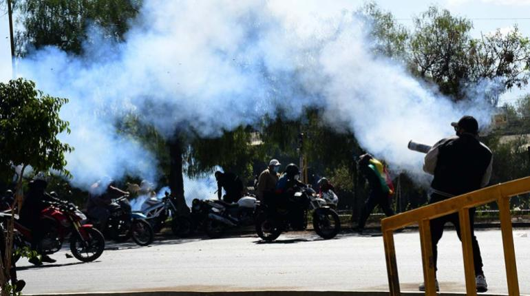 LosTiemposBol's tweet photo. [EN IMÁGENES]
Cochabamba vivió una jornada de bloqueos, movilizaciones y enfrentamientos
📸 Carlos López –LT
https://t.co/xCvEHVRQ9y https://t.co/szaKEfBQsv