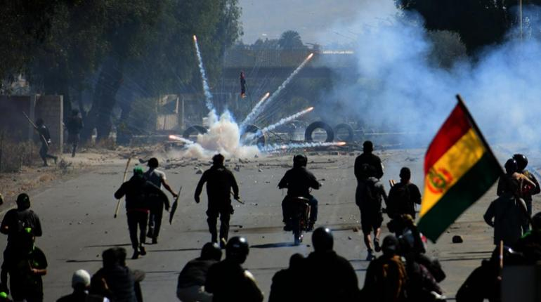 LosTiemposBol's tweet photo. [EN IMÁGENES]
Cochabamba vivió una jornada de bloqueos, movilizaciones y enfrentamientos
📸 Carlos López –LT
https://t.co/xCvEHVRQ9y https://t.co/szaKEfBQsv