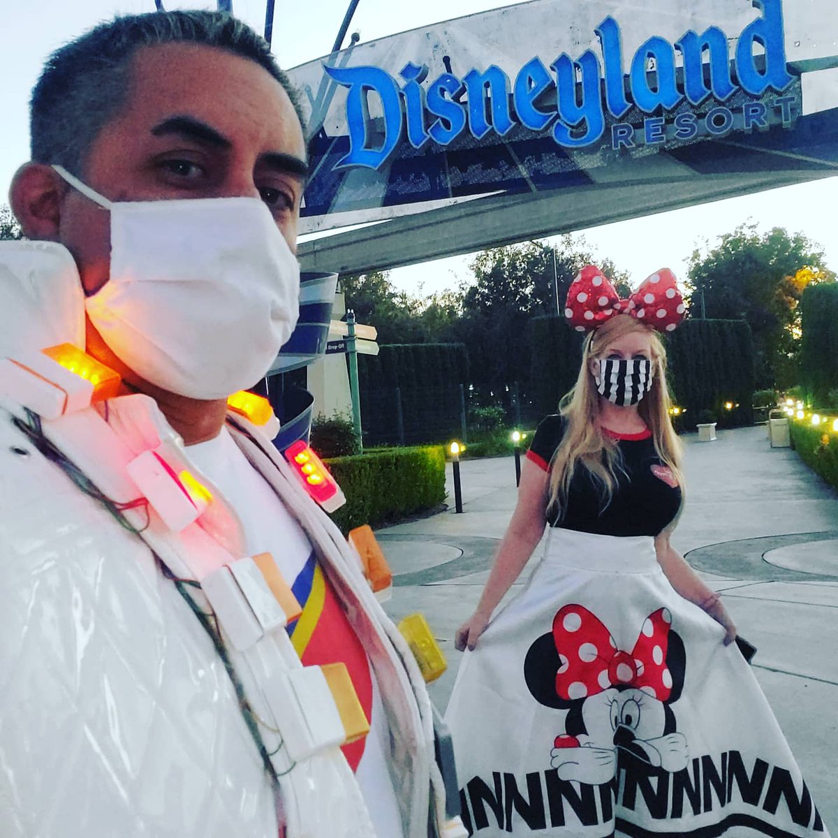 ImJasonYbarra's tweet photo. Date night at #DowntownDisney on Saturday was🔥
@catinthehat33 @Batmjcom @CatalRestaurant @Disneyland
@DisneylandAP @DisneyBounding #Disneybounding #DisneyStyle #DisneyAddiction #DisneyApHolder #DisneyAp #DisneyLife #DisneylandAfterDark #MichaelJackson #BatMJ #Cosplay #Catal https://t.co/aLuFEvZC3m