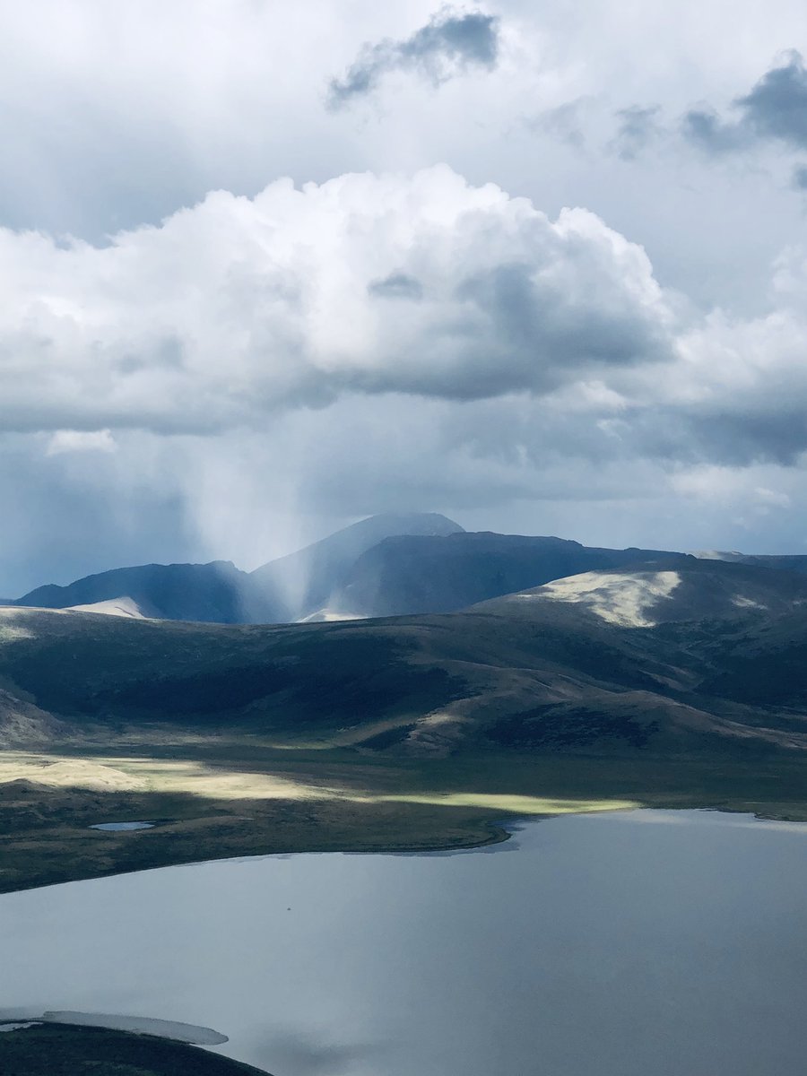 Гэгээн тунгалаг өглөөний мэнд хүргэе. Очирваань хайрхан