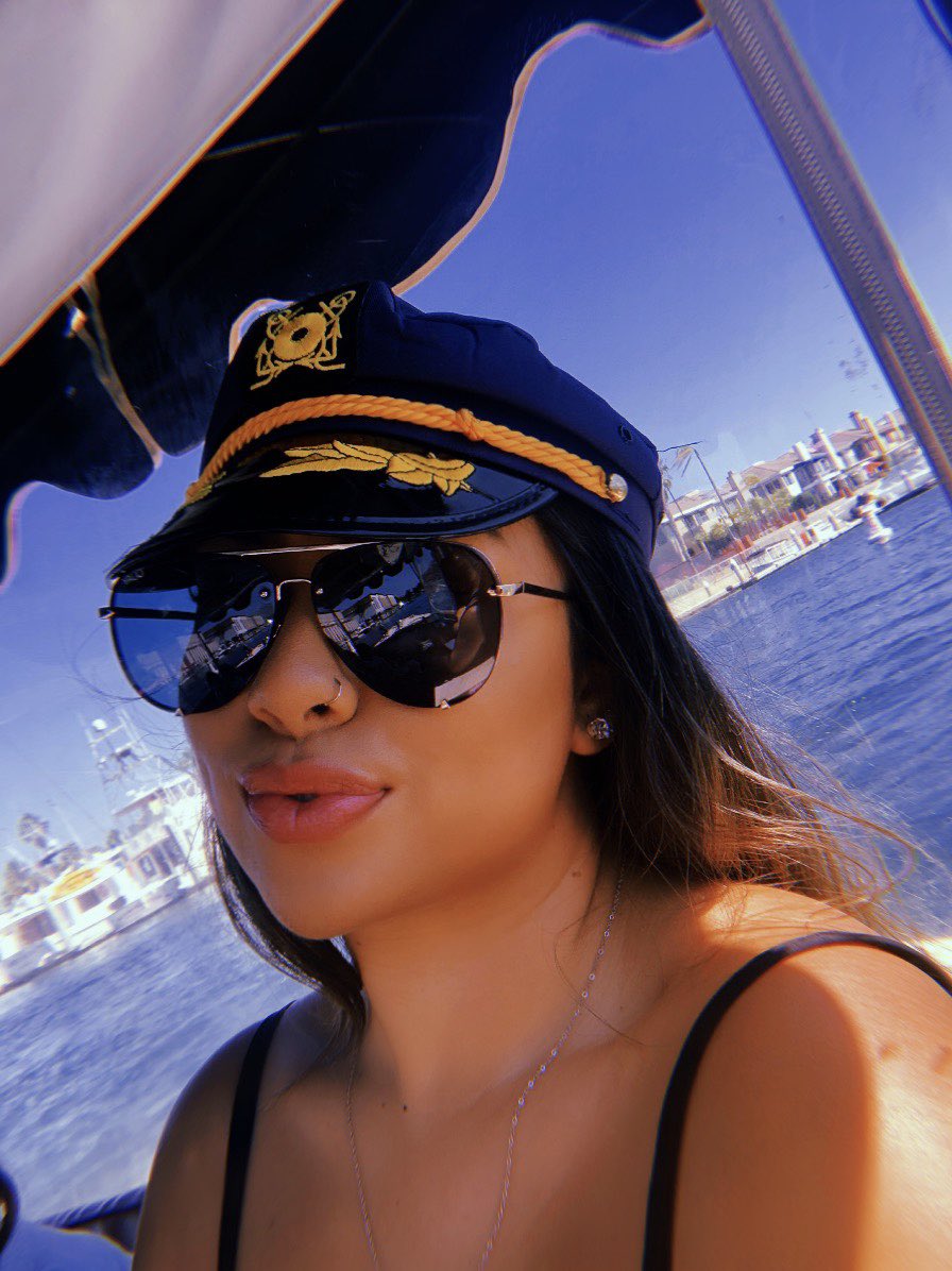 ashleyraee13's tweet photo. this is your captain speaking⚓️ https://t.co/TWIRY7lRO7
