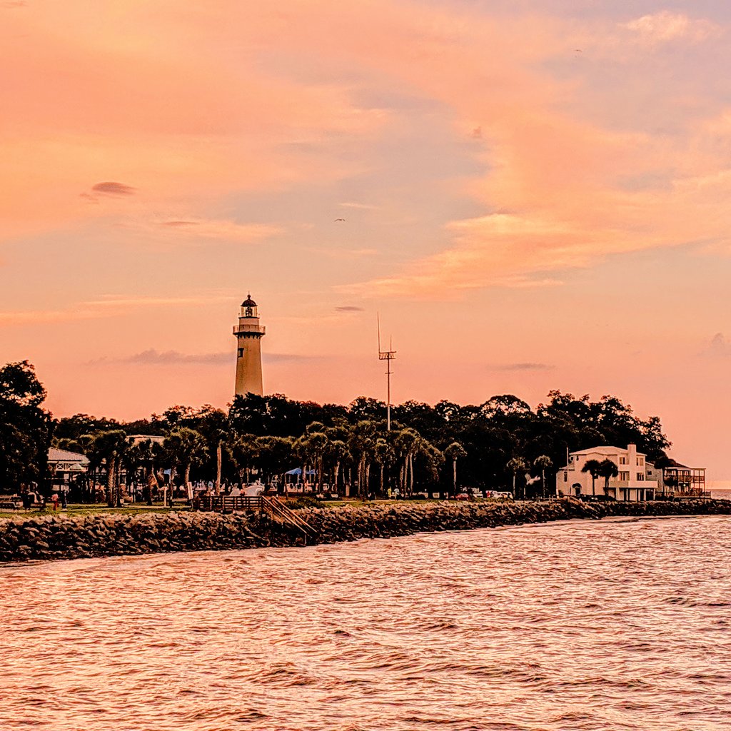 gfreetraveler's tweet photo. We had a wonderful time visiting @StSimonsIsland. So many wonderful places to visit, area to explore, and hidden gems to discover. We only got the tip of the iceberg while we were there.
#stsimonsisland #stsimonslighthouse #family #vacation #familyvacation #goldenisles https://t.co/fgosGq0vkT