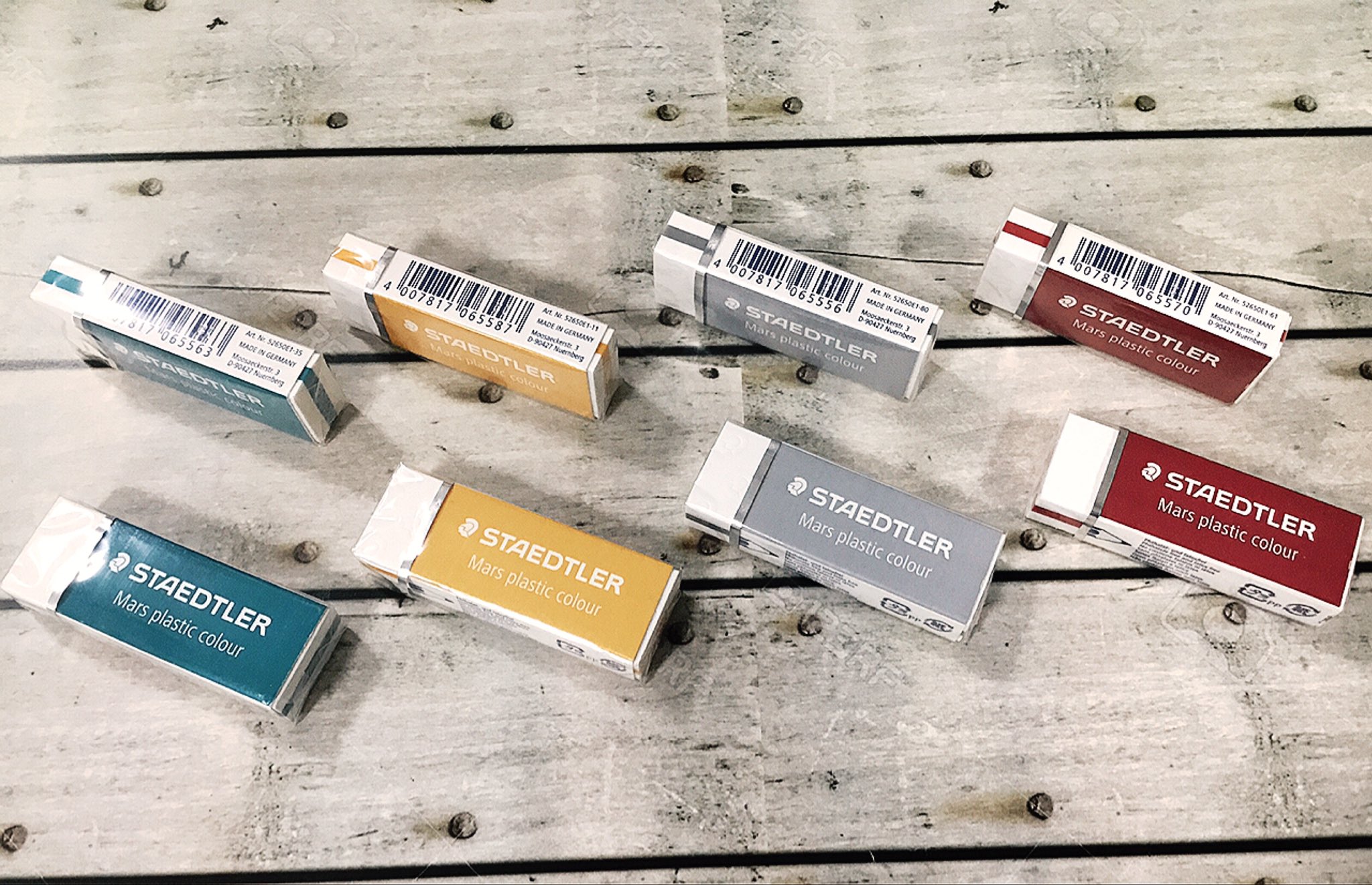 長島文宝堂 Conte ステッドラーの定番字消し マルスプラスチック から お洒落 なカラーサンドタイプが限定で登場 落ち着いたヨーロピアンカラーがとってもお洒落 ディスプレイも 消しゴム型の箱の中に 消しゴムがたくさん詰まった楽しいものになっ