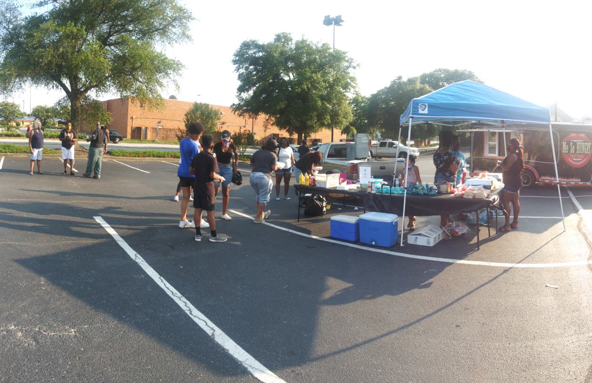 horizon_leasing's tweet photo. Best time today.  Thank you for everyone who made this event possible and worked so hard in this heat.  For our community...one word GRATITUDE🙏 https://t.co/qwHoS9cE85