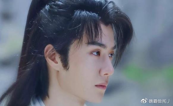 However, it was precisely because of the fire that "You Fei" had been targeted early. The two protagonists Zhao Liying and Wang Yibo were scolded one after another, but the response from fans was very calm.