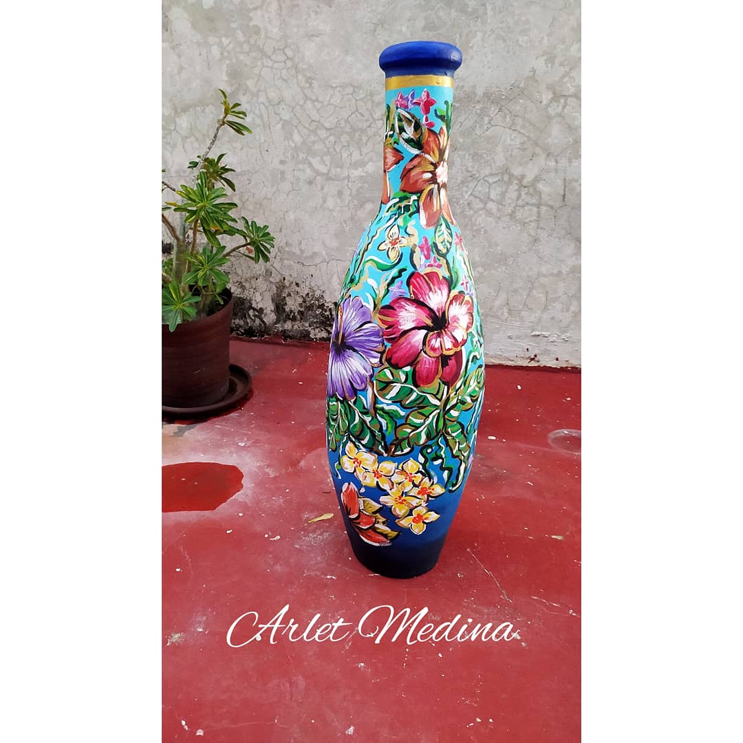 Jarrón Azul 🌺🌸🏵️🌼🎨🖌️⚱️🏺
#jarronesdecorativos #color #artemexicanocontemporaneo #arletmedina #artemedflo 
Gracias @bertopinzon !!!  @ San Francisco de Campeche