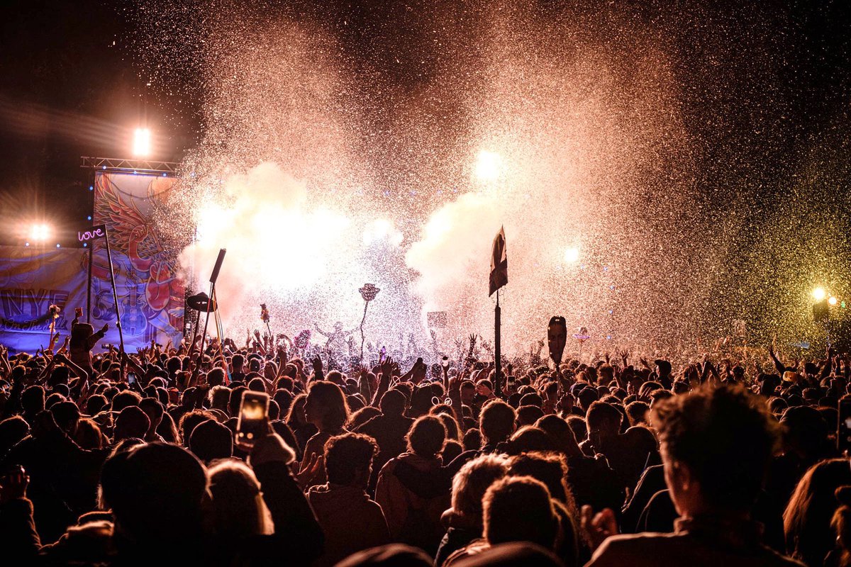 Counting down to the next time that we can all countdown together again friends 🎉🙌🎉🙌🎉 Stay safe out there! #keepthefestivalmemoriesalive #nyeonthehill #thehillsarealivefestival