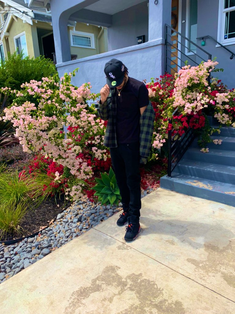S4dboyX0's tweet photo. Heartbreaks and Flannels 🧡🦅 https://t.co/68UjQEmGBQ