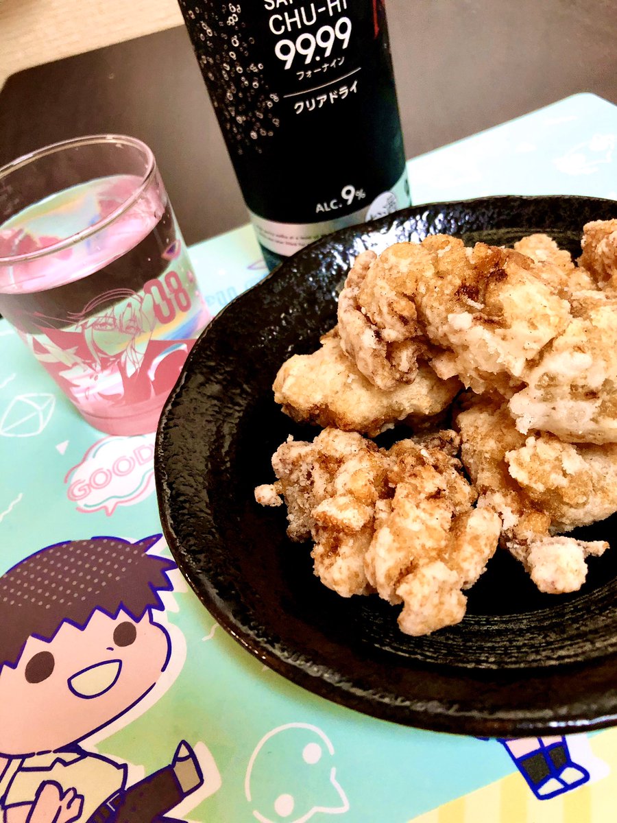 YOZAKURA0001's tweet photo. 唐揚げは、どの肉を使うかをしかと見極め、味付けの濃淡と漬け込み時間の複雑な計算を処理し、小麦粉か片栗粉が両方か慎重に衣の判断を下し、油の温度に耳をすまし火が通り切る直前で引き上げ、余熱で柔らかふんわりに仕上げる必要があるため手抜き料理ではない

#唐揚げは手抜き 
#ジャンクフード https://t.co/nCnEDSEpfD
