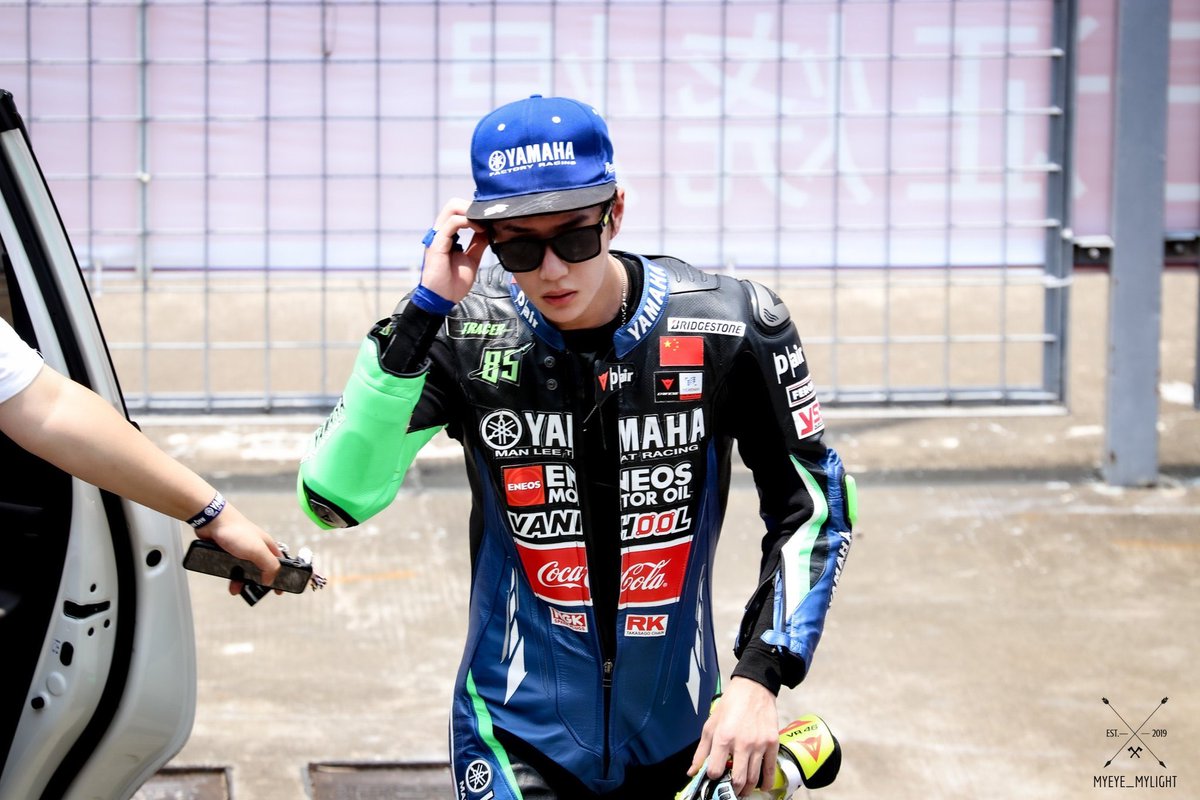MYEYE_MYLIGHT's tweet photo. 2019.08.10 || วันนี้เมื่อปีที่แล้ว..

🏍 Wang Yibo 
🏆 “ASIA ROAD RACING CHAMPIONSHIP ROUND 5.2019. CHINA   

#อี้ป๋อ  #หวังอี้ป๋อ #王一博 #WangYibo #ARRC2019 https://t.co/1ySeudKM5M