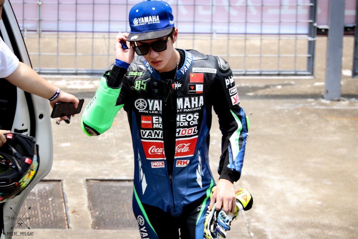 MYEYE_MYLIGHT's tweet photo. 2019.08.10 || วันนี้เมื่อปีที่แล้ว..

🏍 Wang Yibo 
🏆 “ASIA ROAD RACING CHAMPIONSHIP ROUND 5.2019. CHINA   

#อี้ป๋อ  #หวังอี้ป๋อ #王一博 #WangYibo #ARRC2019 https://t.co/1ySeudKM5M