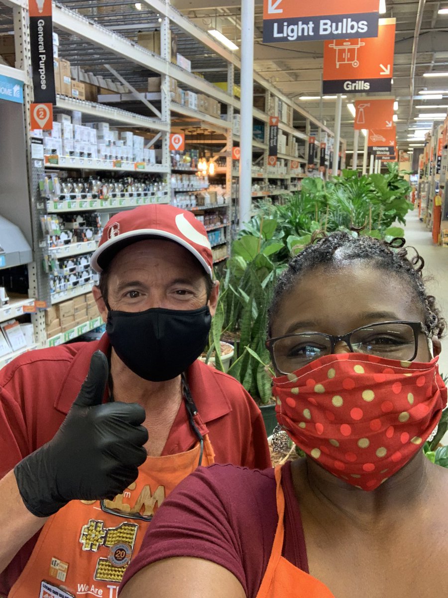 thdseadawn's tweet photo. Stopped by Seaside to see HSPS James (Jim) Dediego! He’s on fire this weekend! 11 leads so far! Team West! https://t.co/XfP3KM1EuQ