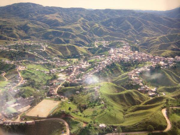 DeepSageApp's tweet photo. Anorí: Fundada en 1821 en plena fiebre de oro. Posee uno de los sistemas montañosos más hermosos y complejos de Antioquia 

Se asegura que su nombre proviene de Norí, Cacique que dominaba la región y cuyas hazañas se desconocen por completo https://t.co/kVk9YQVF0p