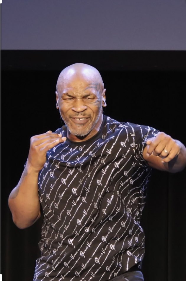 FrazierCunning1's tweet photo. “Fear is a made up word like Boogieman just to keep people from their goals” #healthynotcutewater #champ #TysonJones #SharkWeek #Unstoppable #levelup #ffear @MikeTyson @HealthyCute https://t.co/xF8rbJiDv0