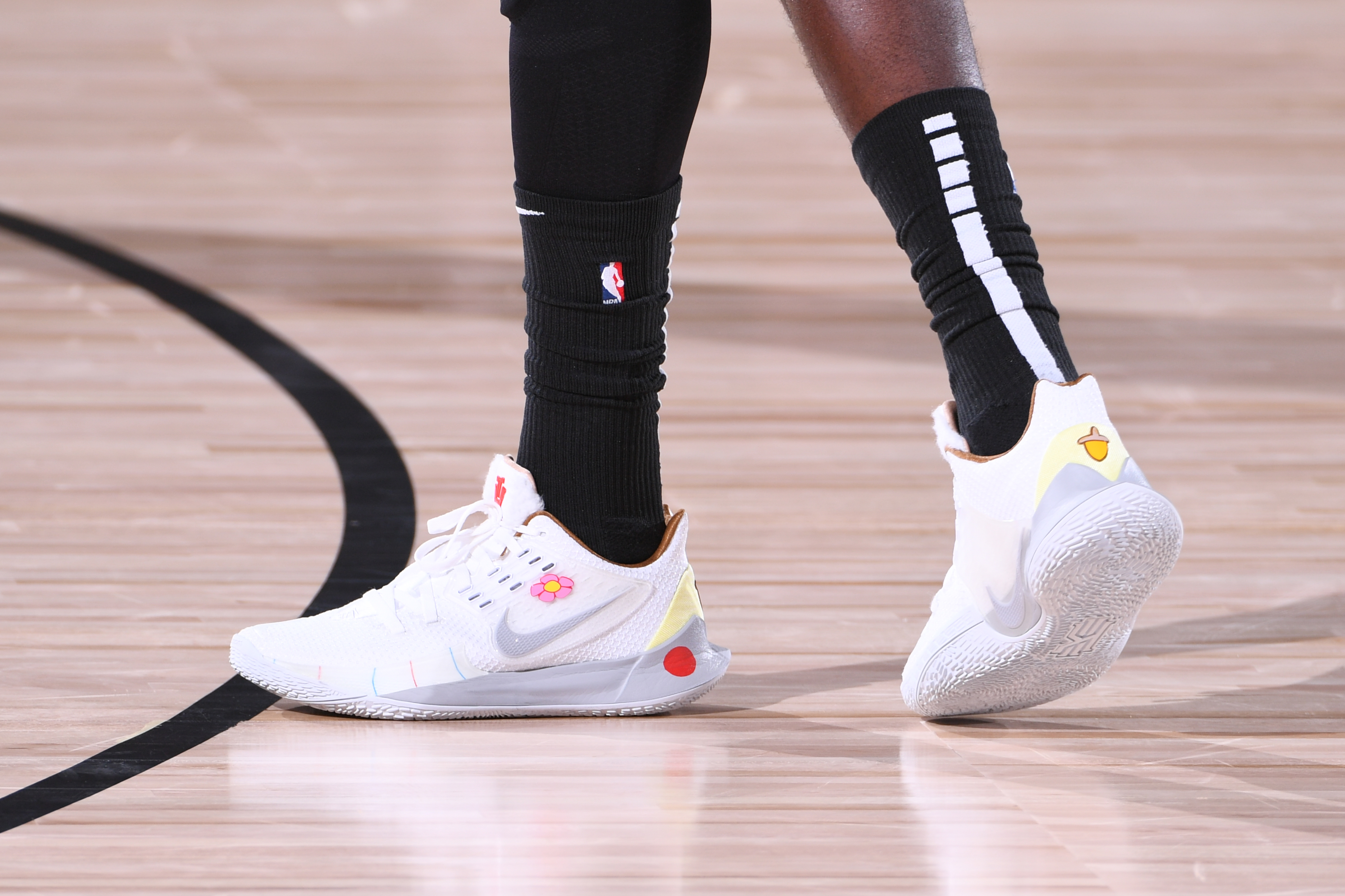 B R Kicks on X CarisLeVert wearing the Nike Kyrie Low 2 Sandy Cheeks against the Clippers https t xntl47G7nd X