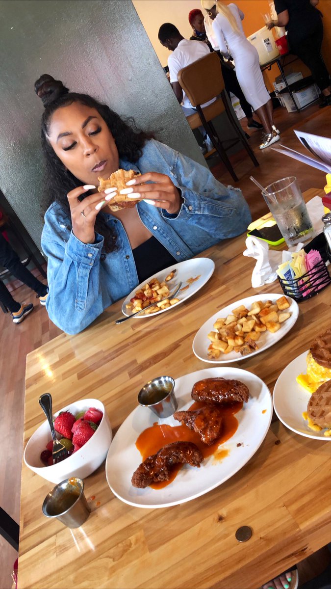 Alright so let’s skip to Saturday morning...So after a long night of lil baby visiting a place i like to call POUNDTOWN she was hungry so i took her to this place called FREDDIE G’S CHICKEN AND WAFFLES and dawg  THEY WAS SO DAMM GOOD and i don’t even like breakfast food 