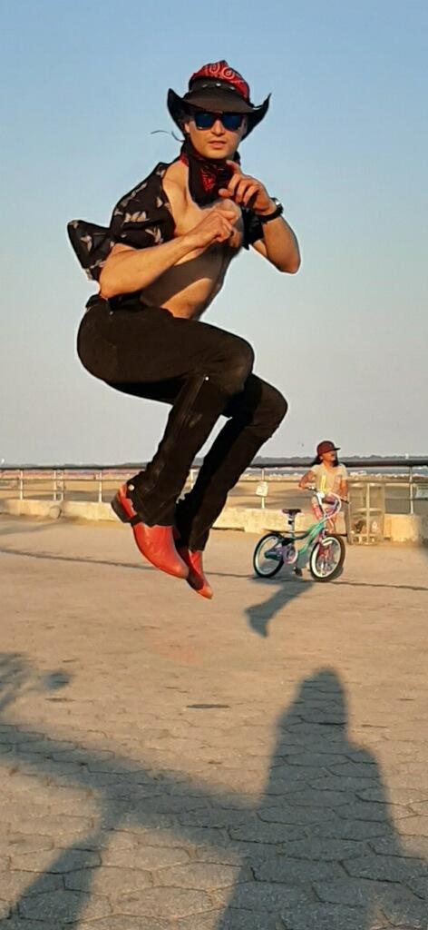 Dr. NEVER, All Hopped Up
#model #modeling #stunt #orchardbeach #bronx #nyc #jump