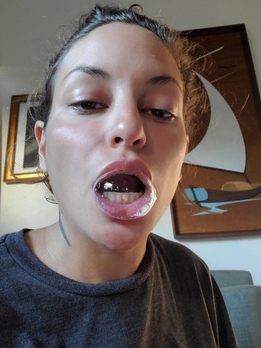 My mouth stay salivating from deepthroating https://t.co/OhFFS297fJ<a href="/tag/realsex"class="tags"><span>#realsex</span></a>