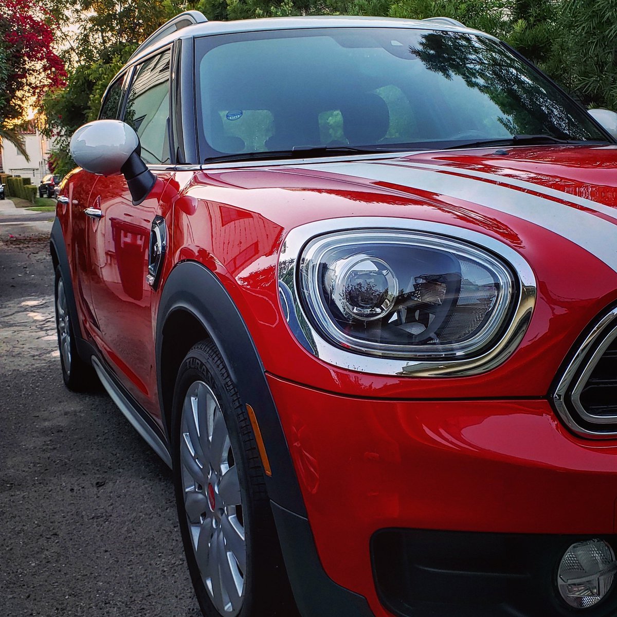 KarynBryant's tweet photo. Washed my sweet ๐ today and she looks gooooooddd! โค๏ธ
#Mini #MiniCooper #Countryman #SoFunToDrive
#GoCart https://t.co/vPPZ5j8n0T