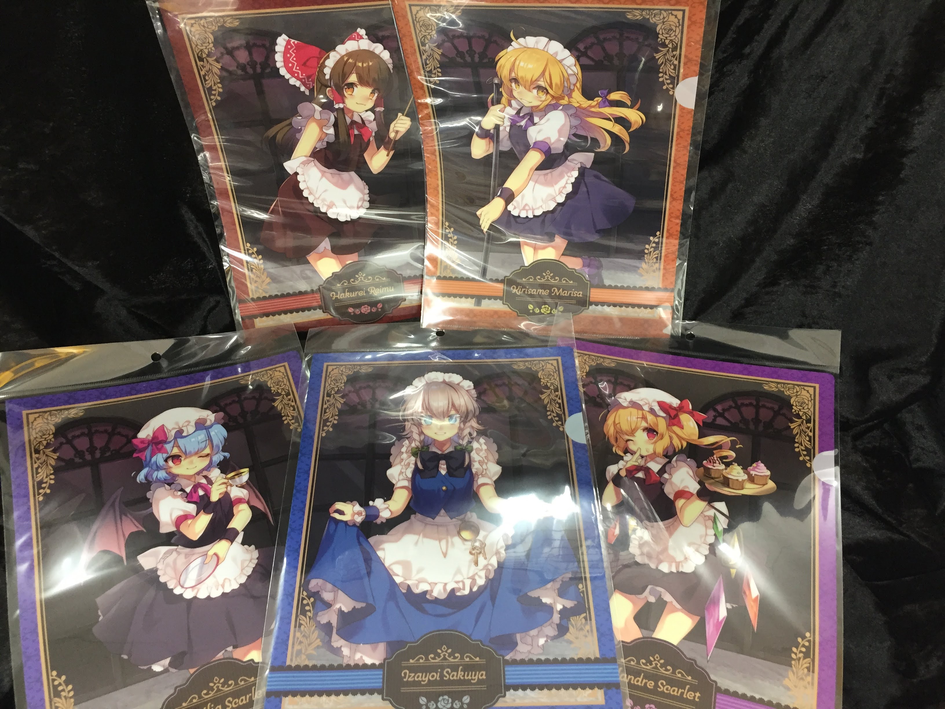 アニメイト三宮 Twitter પર フェア情報 東方波天宮 アニメイト 咲夜のメイドレッスン フェア の開催が本日最終日となっております 特典がゲットできるのは今日まで 特典と同じ絵柄のクリアファイルやポーチがオススメです 東方project T