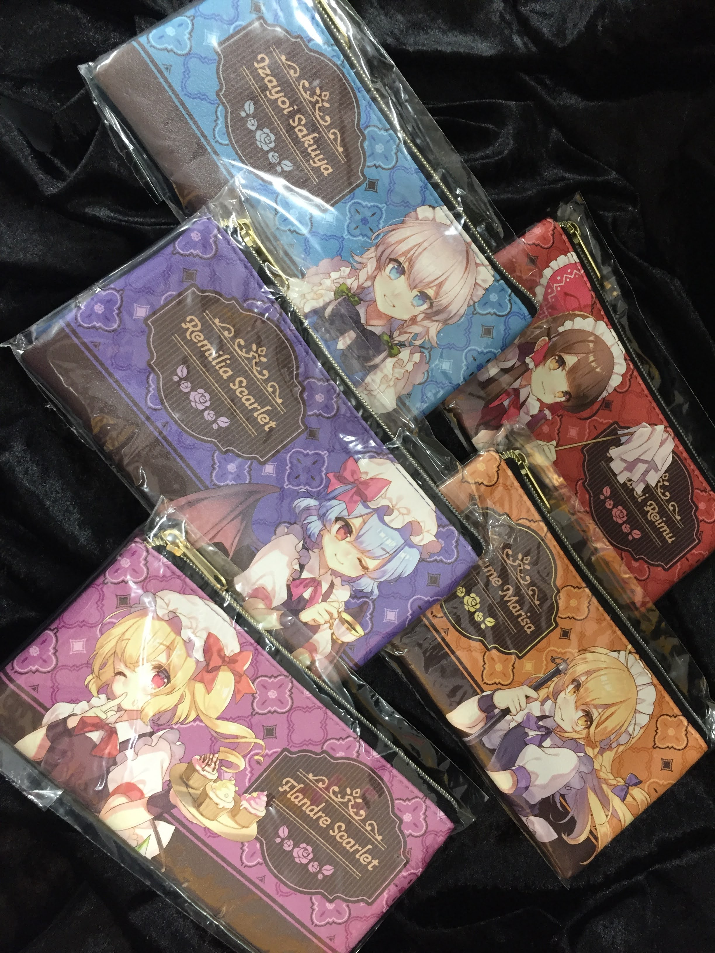 アニメイト三宮 Twitter પર フェア情報 東方波天宮 アニメイト 咲夜のメイドレッスン フェア の開催が本日最終日となっております 特典がゲットできるのは今日まで 特典と同じ絵柄のクリアファイルやポーチがオススメです 東方project T