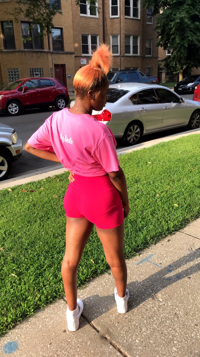 DaBrattLanea's tweet photo. Sundayβs I Wear Pink For My Bestieππ€π½#LLQKπ₯Ίπ. https://t.co/UpCaJjfCuh
