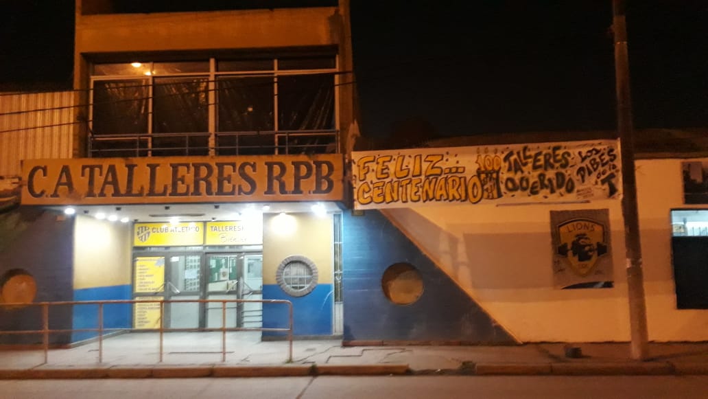 Felices 100 años al lugar donde fui feliz viviendo los primeros 23 años de mí vida. Al club de mis amigos + queridos, el de mí familia y el de los compañeros y viejos conocidos que ya no están, pero c/10 de agosto se hacen presentes en el recuerdo. Feliz centenario Club Talleres