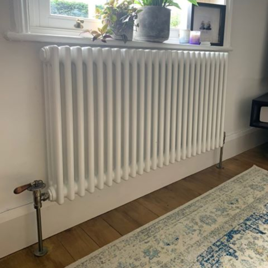 Columnrads's tweet photo. Classic white column radiator and Bentley manual valve add character and those period details to any home. 

📷 @gallowsgreen_reno  

#columnrads #mycolumnrads #whiterads #periodfeatures #periodhome #victorianhome #cosyhome #homeheating #radiators #homeinspo https://t.co/o3BTd4Y836