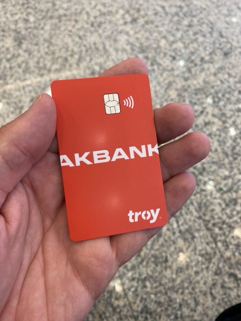 Kahraman Ugurlu Auf Twitter Sevgili Akbank Bir Sure Beraber Calisacagiz Ama Su Kart Tasarimi Pek Olmamis Sanki