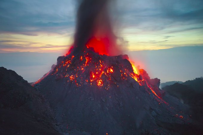 August 10, 2013, six people are killed after Paluweh volcano erupts in Indonesia 🌋
volcano.si.edu/volcano.cfm?vn…