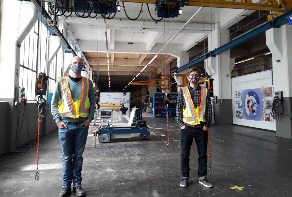 optimumplatform's tweet photo. Also the @optimumplatform team continues to work – despite #COVID19
#OptimumPlatform #SmartFactory #Automation #OPC_UA #MQTT #M2M #Crane #ITEA_3 #SmartManufacturing #Research #development
https://t.co/pip0vscn2W https://t.co/HcpxNVdfkH