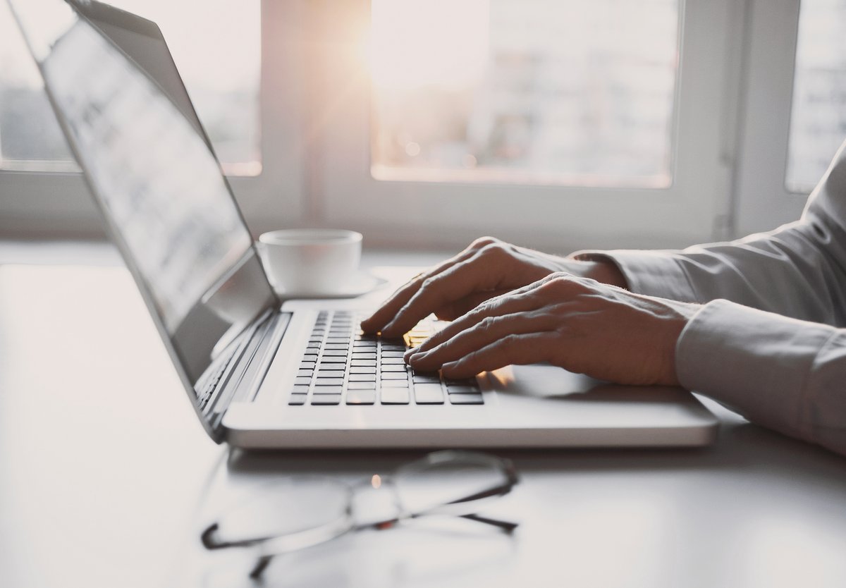 Kentekenbewijs of tenaamstellingscode kwijt? 
Vraag altijd via onze website rdw.nl een vervangend kentekenbewijs of nieuwe tenaamstellingscode aan en nooit via andere websites. Voorkom dat je te veel betaalt! Kijk op: opgelicht.avrotros.nl/uitzending/gem…