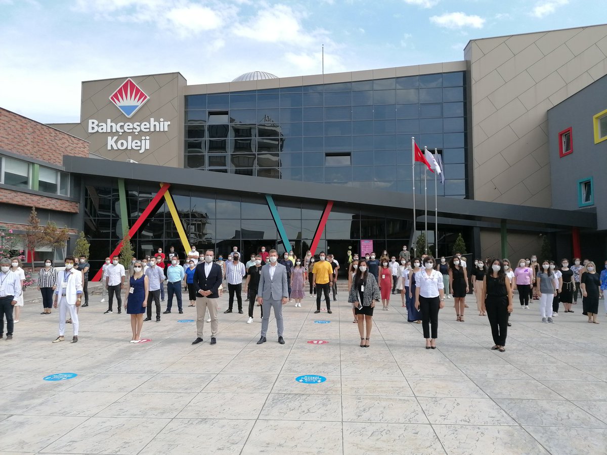 bhcshr_samlise's tweet photo. Uzun bir aradan sonra değerli öğretmenlerimizle kampüslerimizde buluştuk.
Genel Müdürümüz ve Genel Müdür Yardımcılarımızın katıldığı toplantılarla yeni eğitim öğretim yılına başlıyoruz.
Heyecanla öğrencilerimizi bekliyoruz❤️💙

#bahçeşehirkoleji
#bizhazırız
#birliktebaşaracağız https://t.co/pyrK4nj3Dj