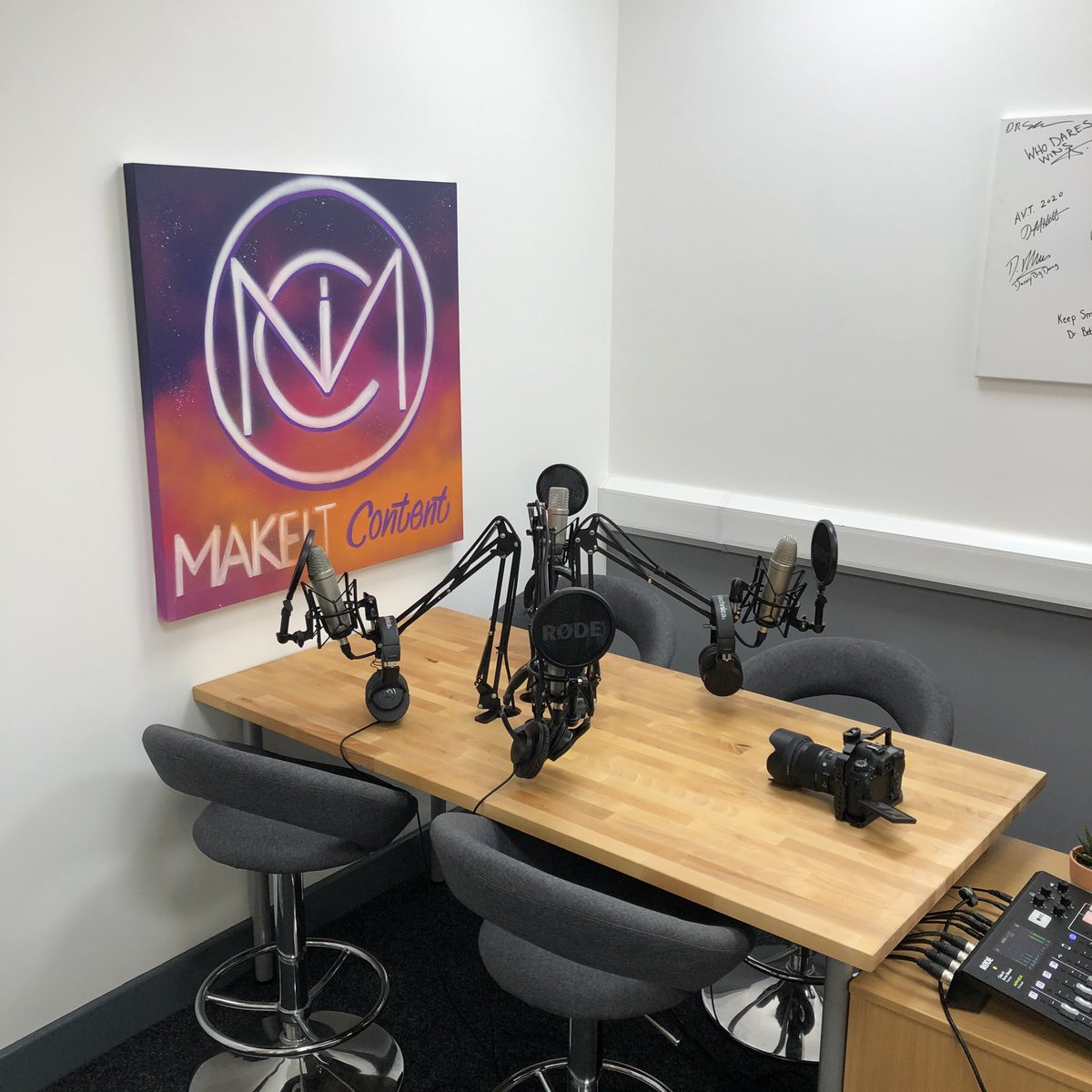 MIM_Chat's tweet photo. WIN FREE PODCASTING in a State of the art studio with MAKEITContent 

Enter here 👇🏻

https://t.co/4sMRrrGAH2 https://t.co/4lkD7mDCuQ