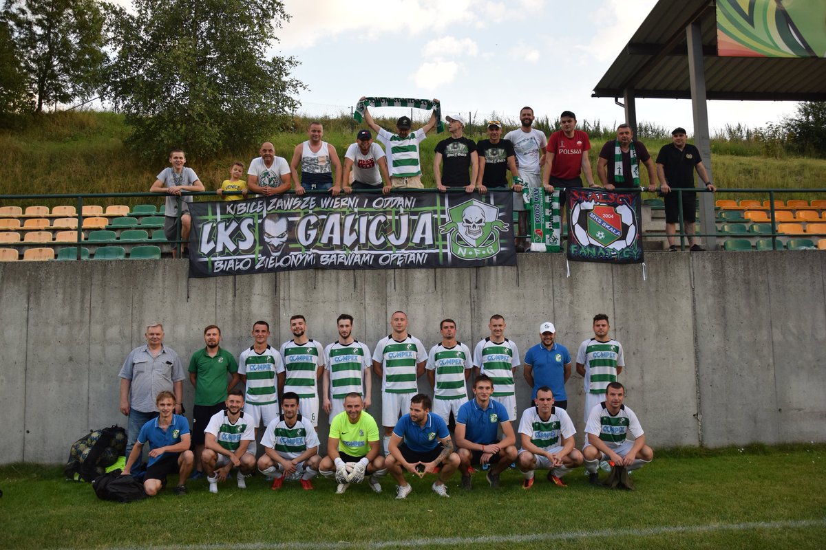 LKSGalicja's tweet photo. Rozstrzelaliśmy się ostatnio. Tym razem do siatki trafiali:
⚽️⚽️⚽️⚽️ Mateusz Jeleń
⚽️ Paweł Jędryas
⚽️ Jarosław Kania
⚽️ Damian Lis
⚽️ Tobiasz Kusia

Jest moc💥💥💥 https://t.co/XTb90mCd5r