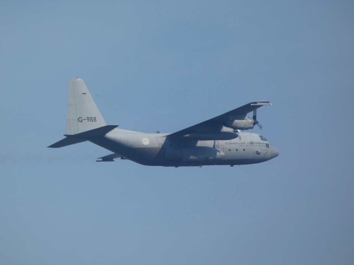 EHEH_Spotter's tweet photo. Royal Netherlands Air Force Lockheed C-130H Hercules (G-988, #480C06) and (G-275, #480C04) as Formation Flight #ROGUE11 #ROGUE12, Departure Runway03, 3km out #garden
#RNLAF #C130 #EHEH #potn #avgeek https://t.co/Xmp0GU8eyj
