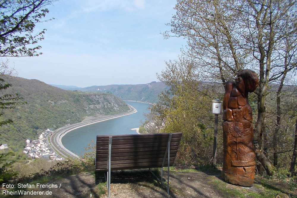 RheinWanderer's tweet photo. #Wandern am #Mittelrhein: Diese aussichtsreiche #Wanderung (13 km) auf dem #Rheinburgenweg verläuft von #SanktGoar über #Hartenberg und #Wilpertskopf (Foto) nach #Hirzenach. Mein #Tipp: Genießt die Aussichtspunkte! Mehr Fotos + Infos hier: https://t.co/x1vWlqs9EP #RLPerleben https://t.co/XcNd0IZC5H