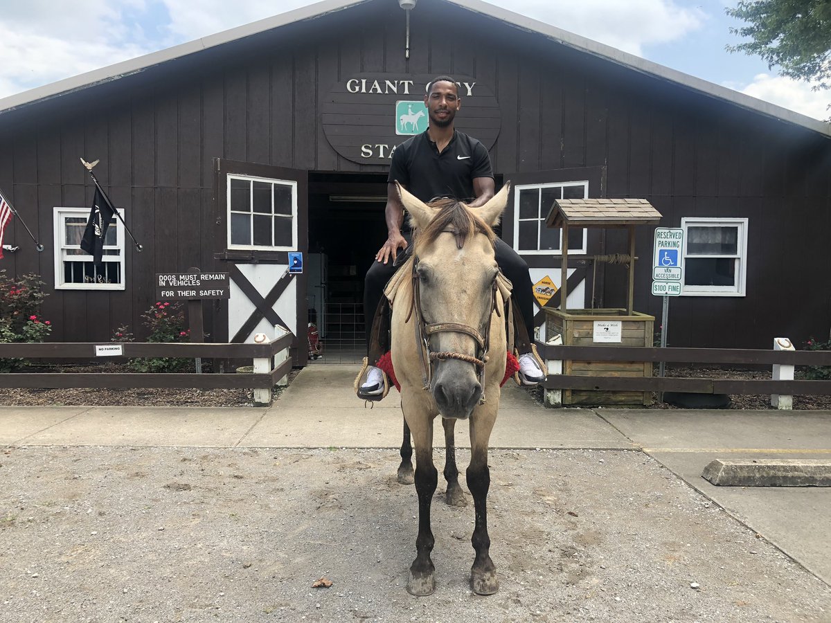 jaysumhunter's tweet photo. Week ago I started my epic journey #huntertale that shall take me across 5 states on my bike. Today is my last day in Illinois. This is the tale of the Legend of Jaysum https://t.co/3L87nIUyZP