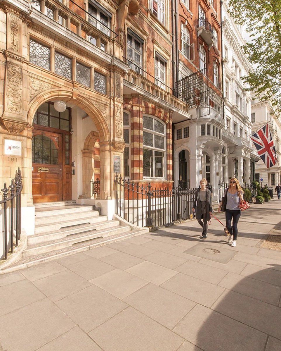 ASTOR HYDE PARK is totally our #mondaymood
⠀⠀⠀⠀⠀⠀⠀⠀⠀
We had a fab weekend in #London &amp; already daydreaming about our next adventures with all our #traveltribe 

RISK FREE RATES? 

You got it 👉🏾 astorhostels.com