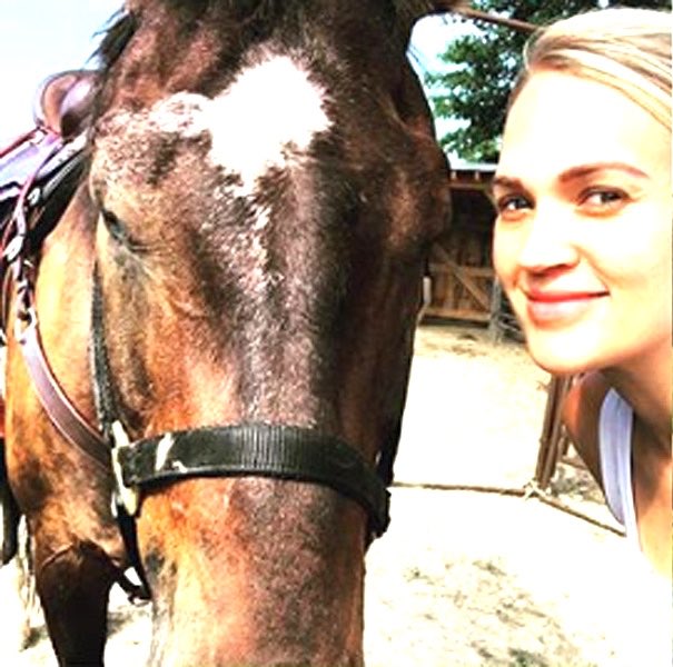 Carrie Underwood and Reese Witherspoon as each other, a thread: