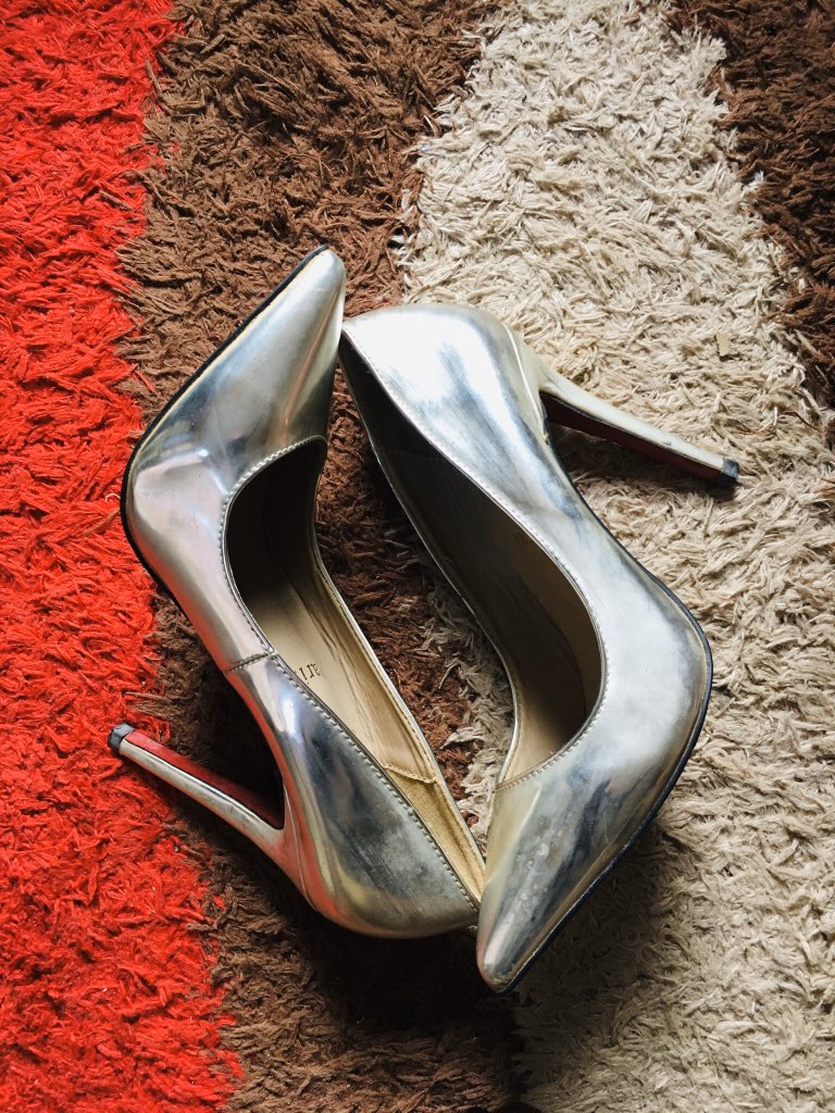 decluttership's tweet photo. FLASH SALE!!! 🚨🚨🚨🚨

The following fairly used items are available for sale:

1. Gold Christian Louboutin Red Bottom Heels Size 37 N8000
2. Silver Christian Louboutin Red Bottom Heels Size 38 N8000
3. Dijigirls Sandals Heels
Size 37 N5000
4. Gold Crystal Purse N7000
#BBNaija https://t.co/pumstVWEZD