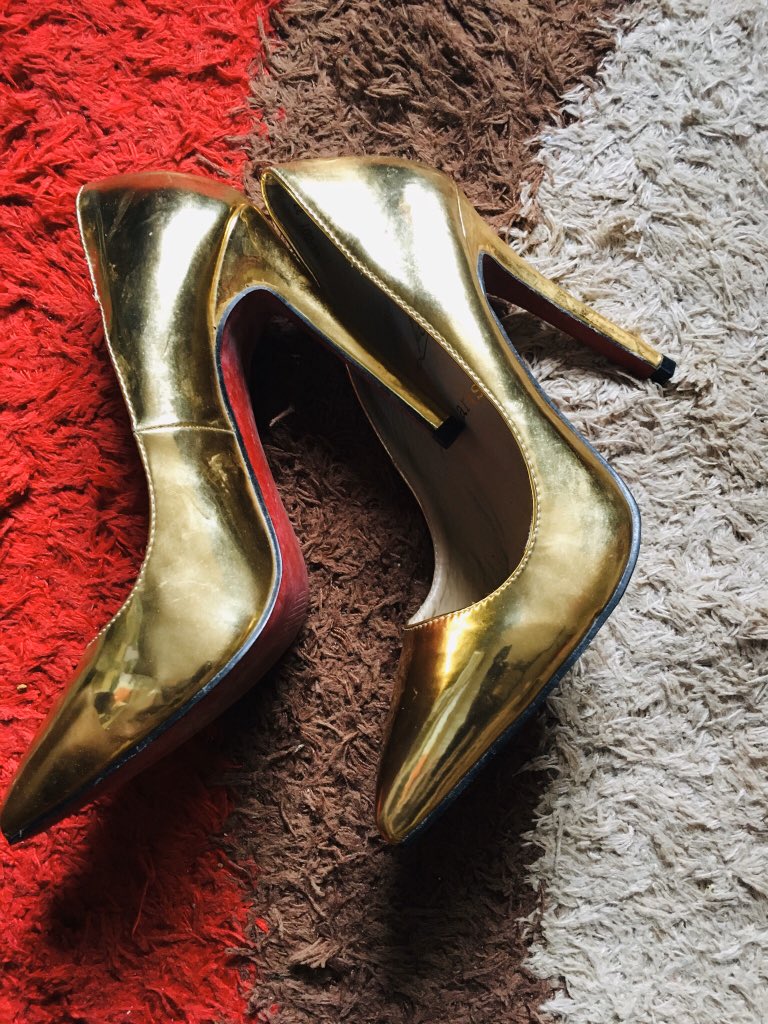 decluttership's tweet photo. FLASH SALE!!! 🚨🚨🚨🚨

The following fairly used items are available for sale:

1. Gold Christian Louboutin Red Bottom Heels Size 37 N8000
2. Silver Christian Louboutin Red Bottom Heels Size 38 N8000
3. Dijigirls Sandals Heels
Size 37 N5000
4. Gold Crystal Purse N7000
#BBNaija https://t.co/pumstVWEZD