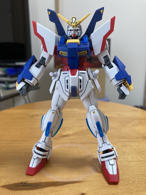 #ガンプラHGスターバーニングガンダムをシャイニングガンダム風にしてみたら・・・思った以上にシャイニングガンダムに近くなった!(O_O)!各部の色を変えてシャイニングの肩パーツにしてみただけでいい感じ 