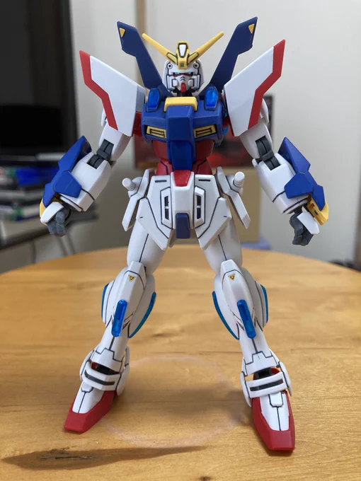 #ガンプラHGスターバーニングガンダムをシャイニングガンダム風にしてみたら・・・思った以上にシャイニングガンダムに近くなった!(O_O)!各部の色を変えてシャイニングの肩パーツにしてみただけでいい感じ 